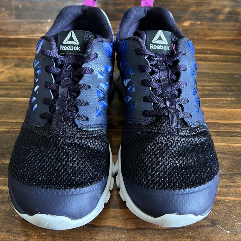 Reebok women’s 8.5 purple sublite EUC cross trainers